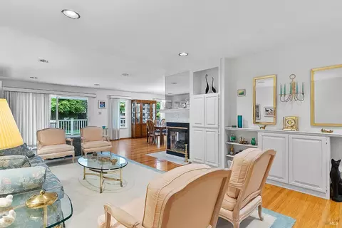 Living - 607 Tobin Dr, Vallejo, CA 94589 photo 2 of 3