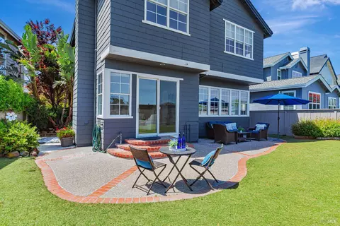 168 Waterside Cir, San Rafael, CA 94903