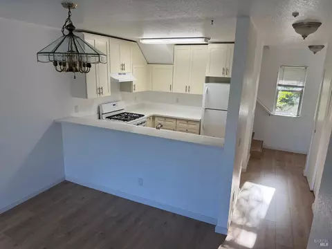 7761 Camino Colegio Dr, Rohnert Park, CA 94928