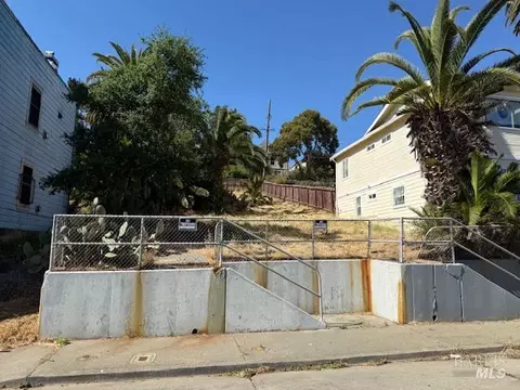 208 Carolina St, Vallejo, CA 94590