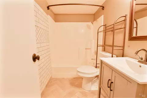 Bath - 289 Longridge Dr, Vallejo, CA 94591 photo 2 of 4