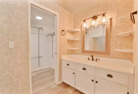 Bath - 289 Longridge Dr, Vallejo, CA 94591 photo 3 of 4