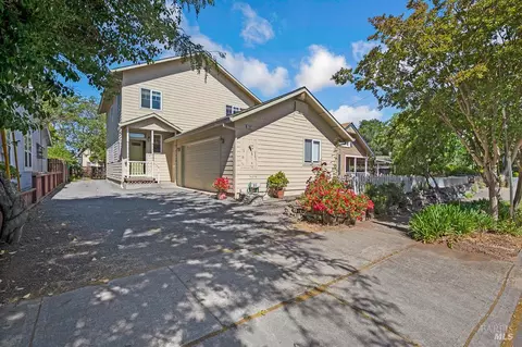 1237 Humboldt St, Santa Rosa, CA 95404