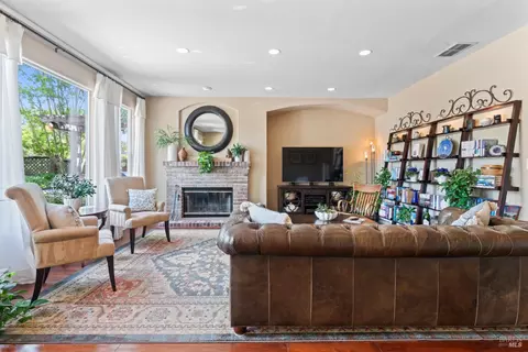 Living - 1261 Landmark Dr, Vallejo, CA 94591 photo 3 of 6