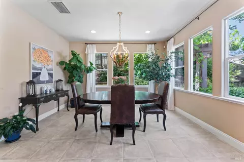 Dining - 1261 Landmark Dr, Vallejo, CA 94591 photo 6 of 7
