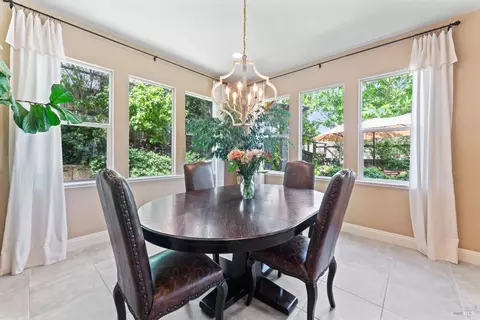 Dining - 1261 Landmark Dr, Vallejo, CA 94591 photo 5 of 7