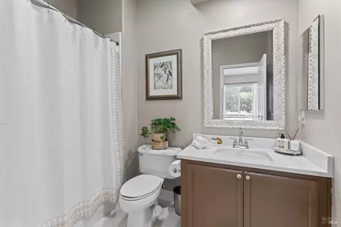Bath - 1261 Landmark Dr, Vallejo, CA 94591 photo 2 of 8