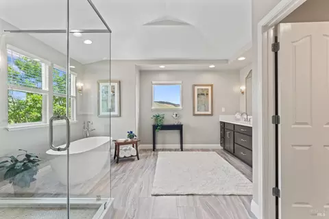 Bath - 1261 Landmark Dr, Vallejo, CA 94591 photo 3 of 8