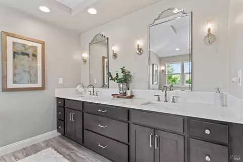 Bath - 1261 Landmark Dr, Vallejo, CA 94591 photo 4 of 8