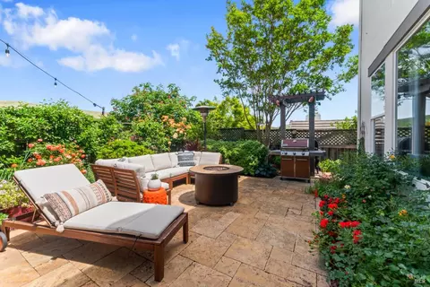 Exterior - 1261 Landmark Dr, Vallejo, CA 94591 photo 7 of 12