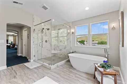 Bath - 1261 Landmark Dr, Vallejo, CA 94591 photo 6 of 8