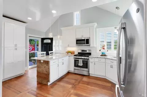 Kitchen - 33 Romine Way, Vallejo, CA 94591 photo 2 of 12