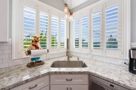 Kitchen - 33 Romine Way, Vallejo, CA 94591 photo 4 of 12