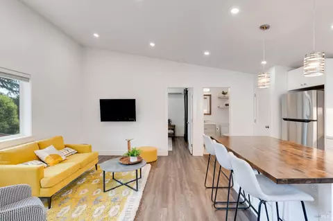 Living - 33 Romine Way, Vallejo, CA 94591 photo 4 of 4