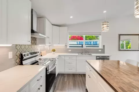 Kitchen - 33 Romine Way, Vallejo, CA 94591 photo 10 of 12