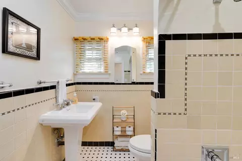Bath - 33 Romine Way, Vallejo, CA 94591 photo 3 of 5
