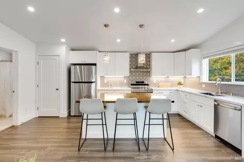 Kitchen - 33 Romine Way, Vallejo, CA 94591 photo 7 of 12