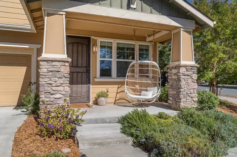 1755 Chinar Dr, Petaluma, CA 94954