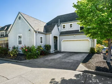2433 Penbrooke Ave, Santa Rosa, CA 95403