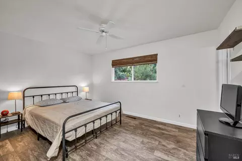 Bedroom - 18528 N Shore Dr, Hidden Valley Lake, CA 95467 photo 1 of 5