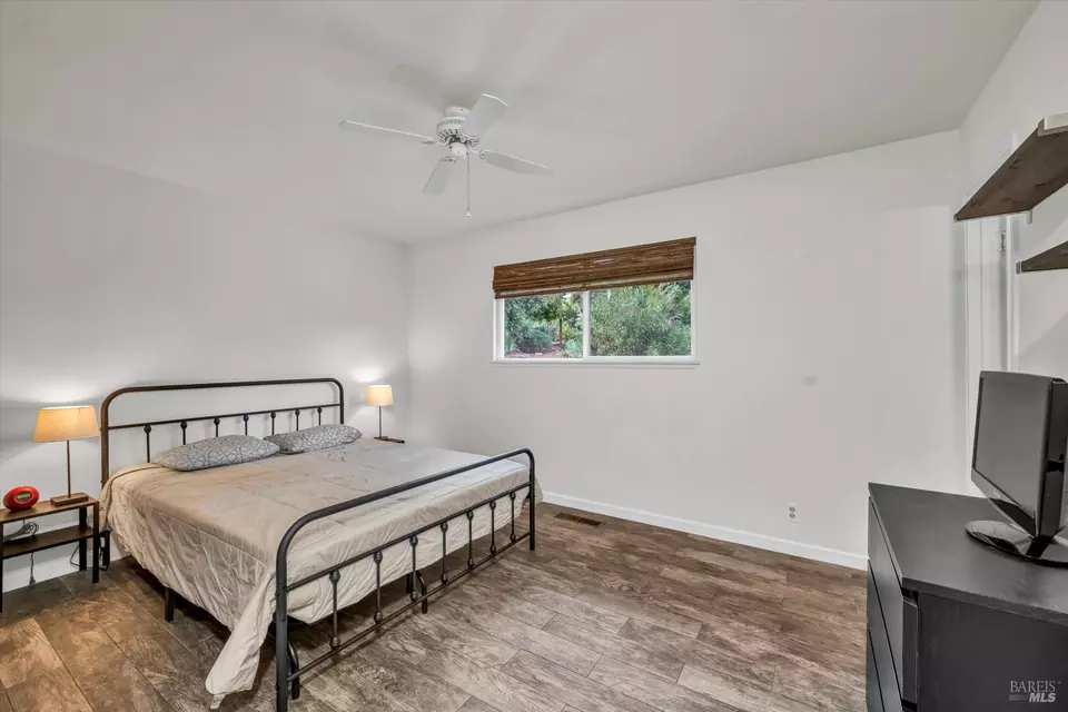 Bedroom - 18528 N Shore Dr, Hidden Valley Lake, CA 95467 photo 1 of 5