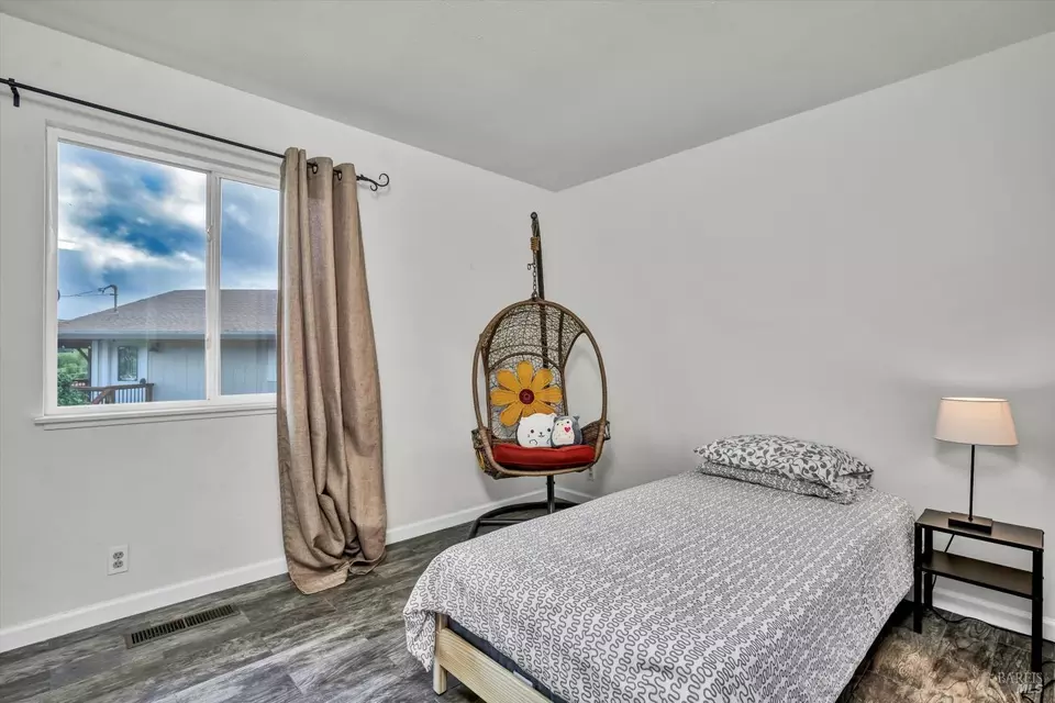 Bedroom - 18528 N Shore Dr, Hidden Valley Lake, CA 95467 photo 3 of 5