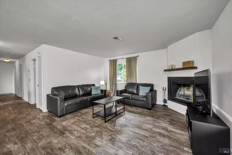 Living - 18528 N Shore Dr, Hidden Valley Lake, CA 95467 photo 3 of 3
