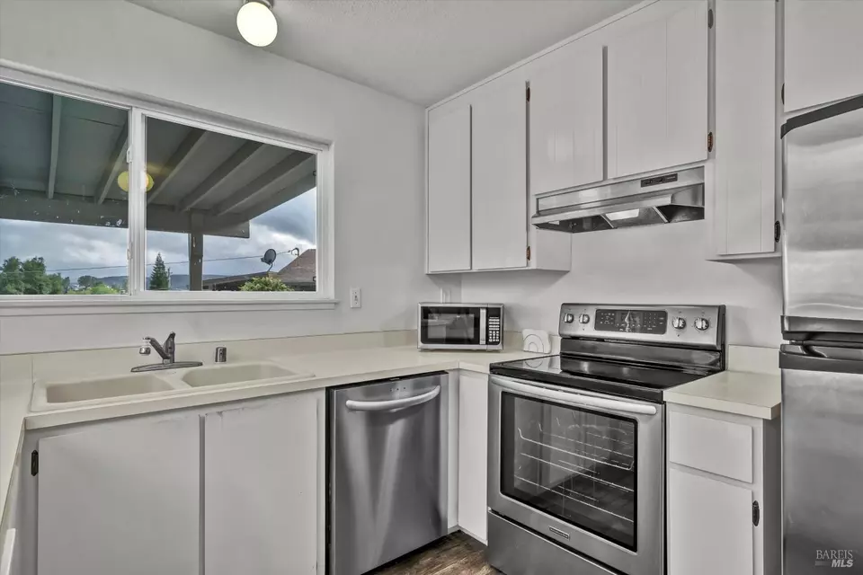 Kitchen - 18528 N Shore Dr, Hidden Valley Lake, CA 95467 photo 3 of 3