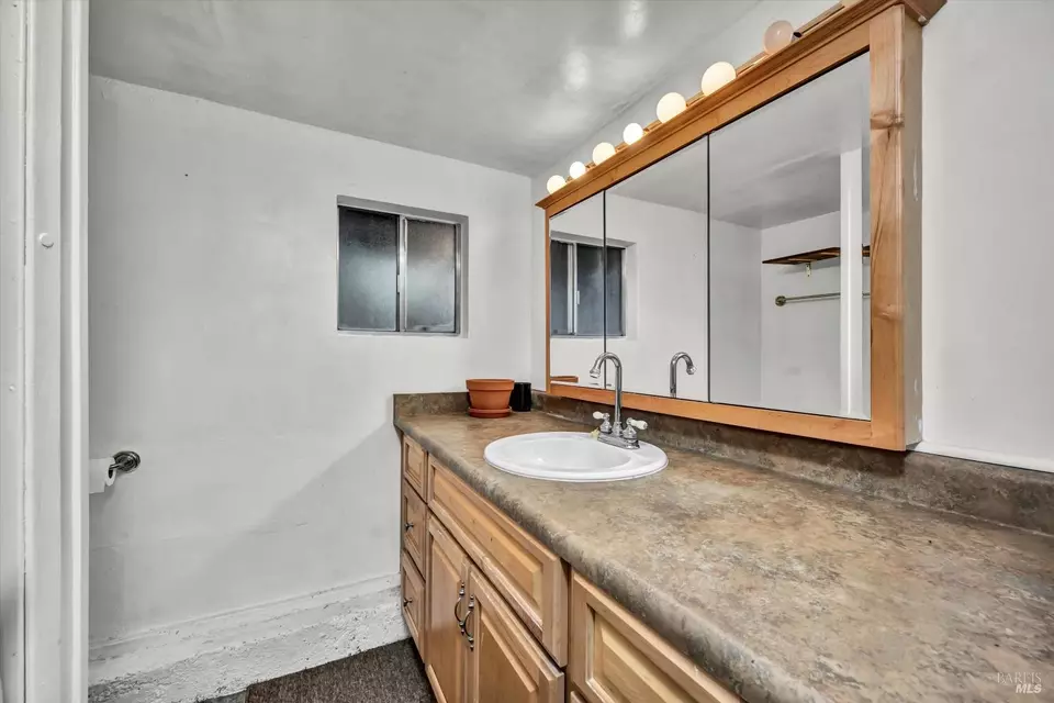 Bath - 18528 N Shore Dr, Hidden Valley Lake, CA 95467 photo 3 of 3