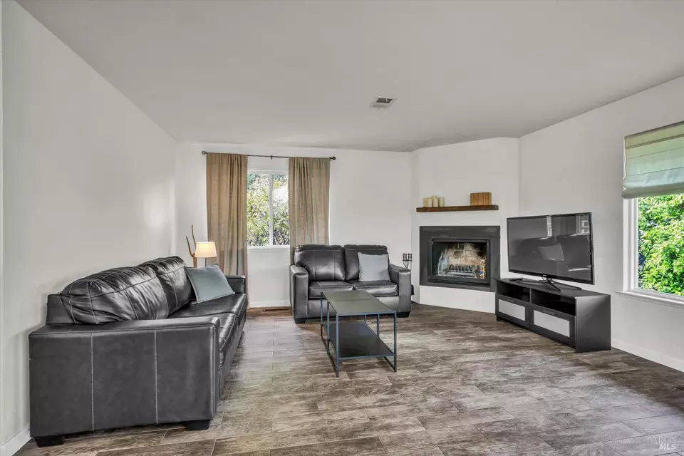 Living - 18528 N Shore Dr, Hidden Valley Lake, CA 95467 photo 2 of 3