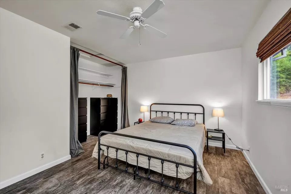 Bedroom - 18528 N Shore Dr, Hidden Valley Lake, CA 95467 photo 2 of 5