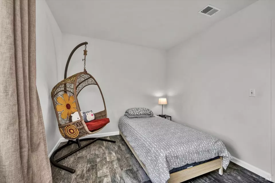 Bedroom - 18528 N Shore Dr, Hidden Valley Lake, CA 95467 photo 4 of 5