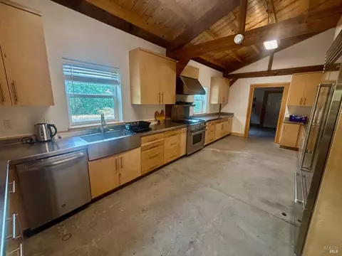 Kitchen - 2371 Mcnab Ranch Rd, Ukiah, CA 95482 photo 3 of 4
