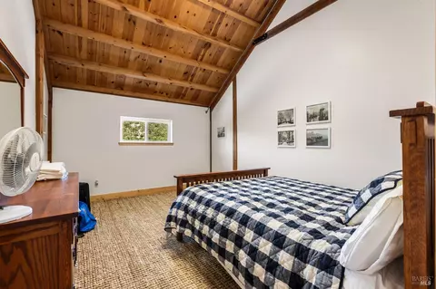 Bedroom - 2371 Mcnab Ranch Rd, Ukiah, CA 95482 photo 3 of 4