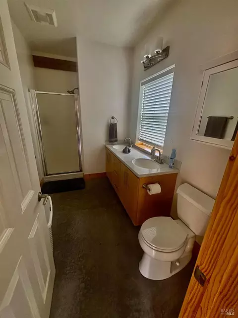 Bath - 2371 Mcnab Ranch Rd, Ukiah, CA 95482 photo 1 of 1