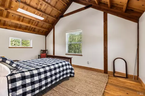 Bedroom - 2371 Mcnab Ranch Rd, Ukiah, CA 95482 photo 4 of 4