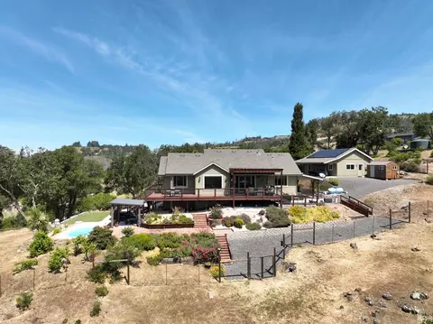 5750 Crystal Dr, Santa Rosa, CA 95404