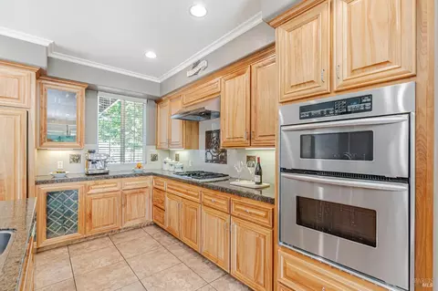 Kitchen - 320 Wilson Ln, Windsor, CA 95492 photo 4 of 4