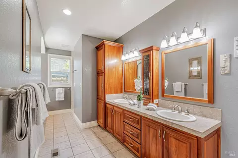 Bath - 320 Wilson Ln, Windsor, CA 95492 photo 1 of 3