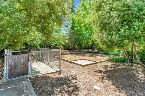 Exterior - 320 Wilson Ln, Windsor, CA 95492 photo 19 of 35