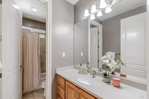 Bath - 320 Wilson Ln, Windsor, CA 95492 photo 3 of 3