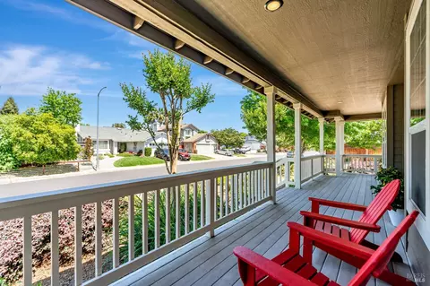Exterior - 320 Wilson Ln, Windsor, CA 95492 photo 8 of 35