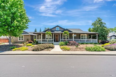 Exterior - 320 Wilson Ln, Windsor, CA 95492 photo 4 of 35
