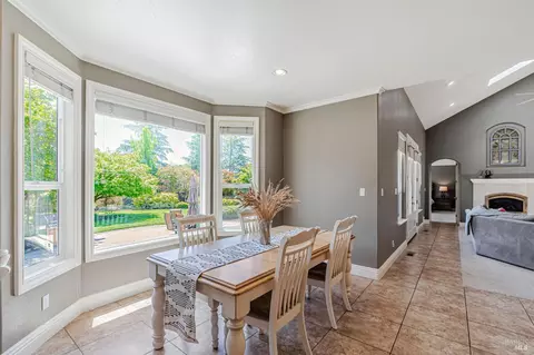 Dining - 320 Wilson Ln, Windsor, CA 95492 photo 1 of 5