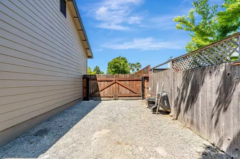 Exterior - 320 Wilson Ln, Windsor, CA 95492 photo 31 of 35