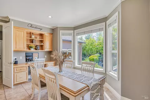Dining - 320 Wilson Ln, Windsor, CA 95492 photo 2 of 5