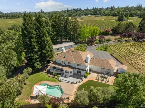 9724 Green Valley Rd, Sebastopol, CA 95472