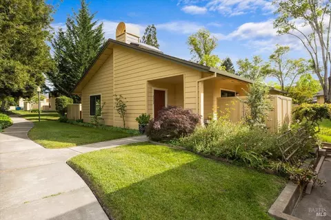 2202 Woodlake Dr, Santa Rosa, CA 95405