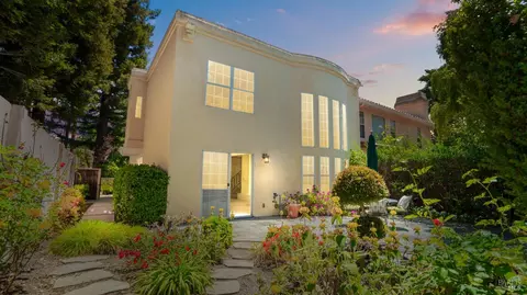 1205 Cuernavaca Circulo, Mountain View, CA 94040