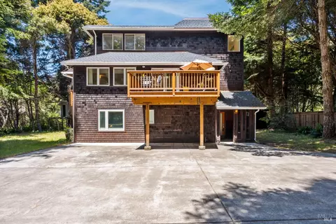 32851 Leofs Ln, Fort Bragg, CA 95437